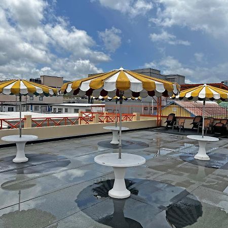 Sundeck Suites Boissiere Village Buitenkant foto
