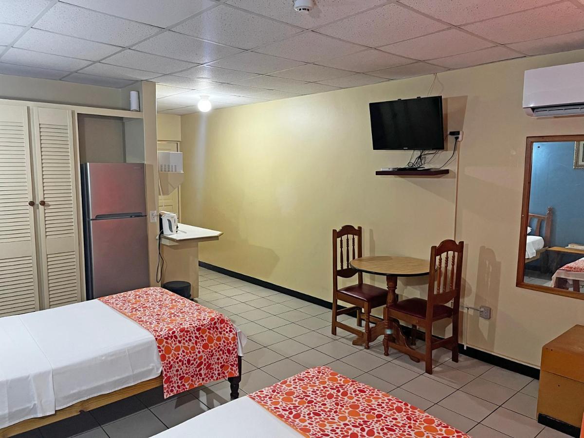 Sundeck Suites Boissiere Village Buitenkant foto