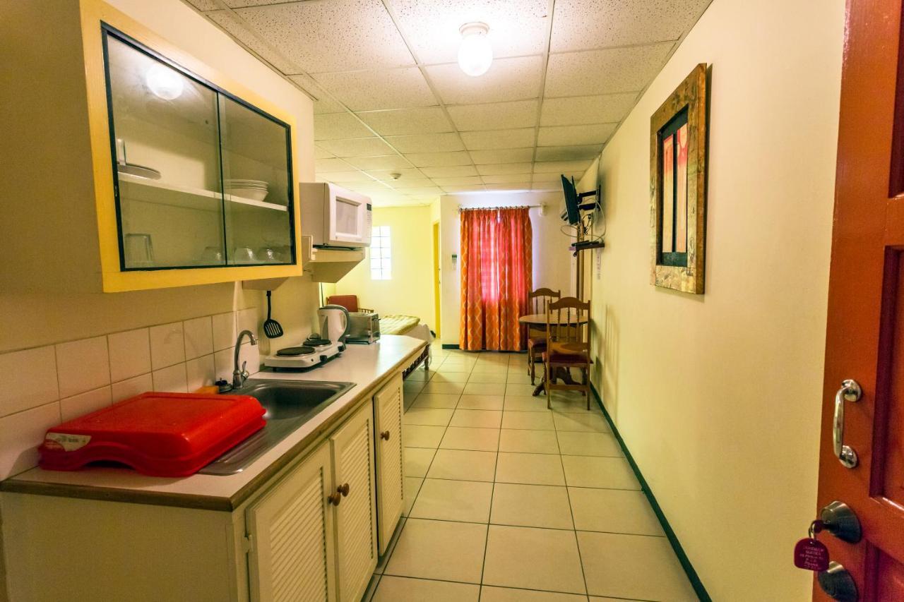 Sundeck Suites Boissiere Village Buitenkant foto