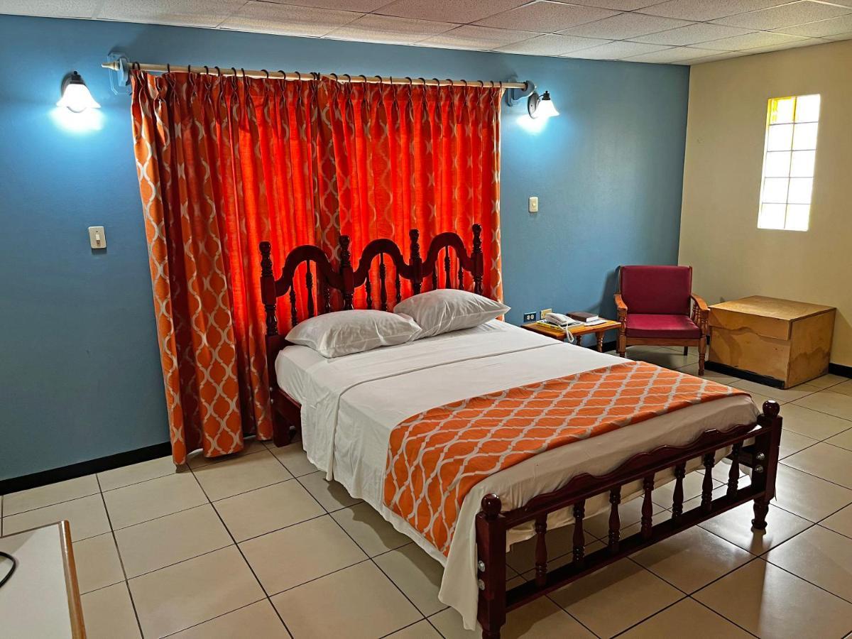 Sundeck Suites Boissiere Village Buitenkant foto