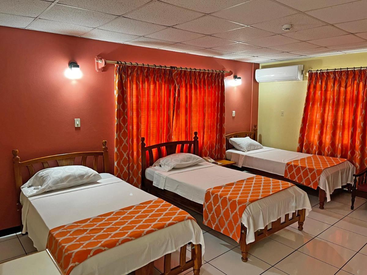 Sundeck Suites Boissiere Village Buitenkant foto
